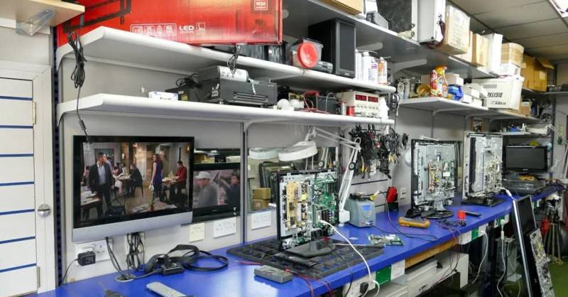 Workshop bench for testing and repairs